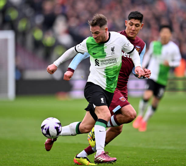 伊显得格外 伊显得格外